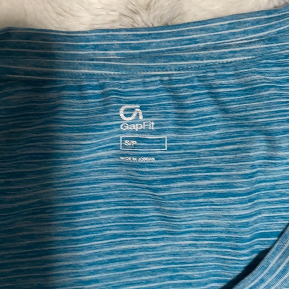 GapFit T shirt. - Picture 2 of 2